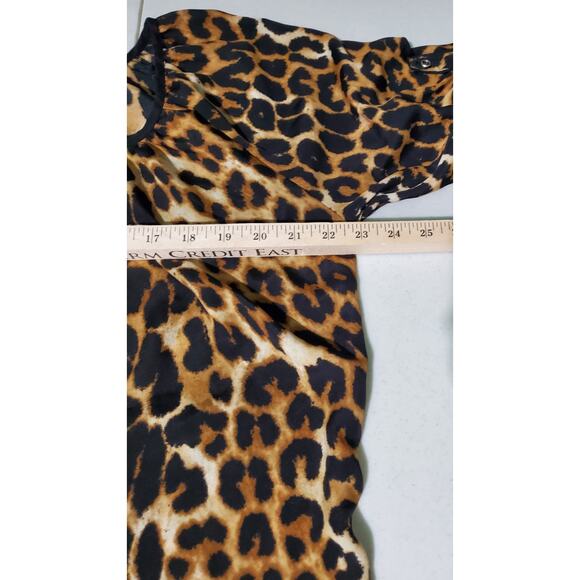Express Womens Leopard Print Blouse Short Sleeve Size Large Animal Print Glam - Picture 3 of 6